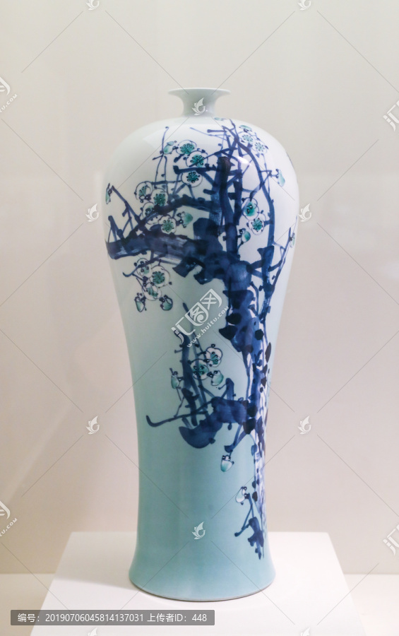 景德镇窑瓷器梅瓶