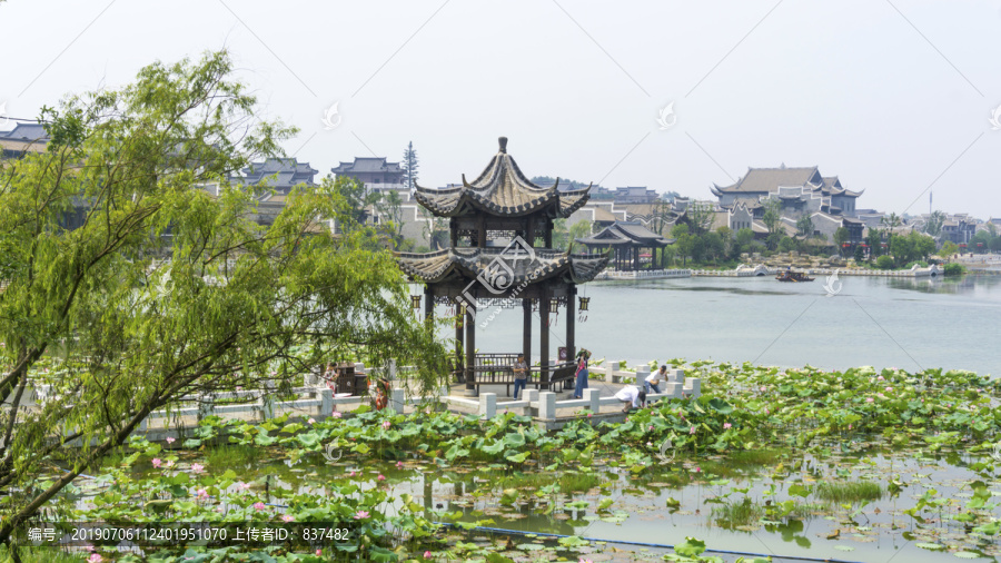 铜官窑古镇湖畔风景