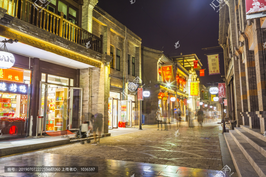 北京前门美食街夜景