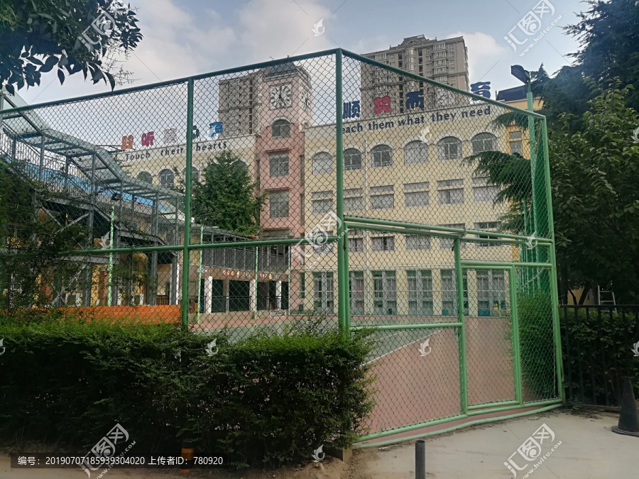 学校球场金属丝网围挡