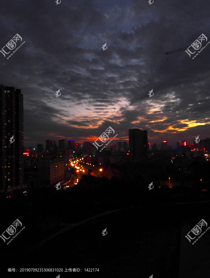 娄底雨后城市唯美夜景