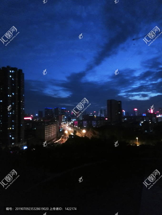 娄底雨后城市唯美夜景