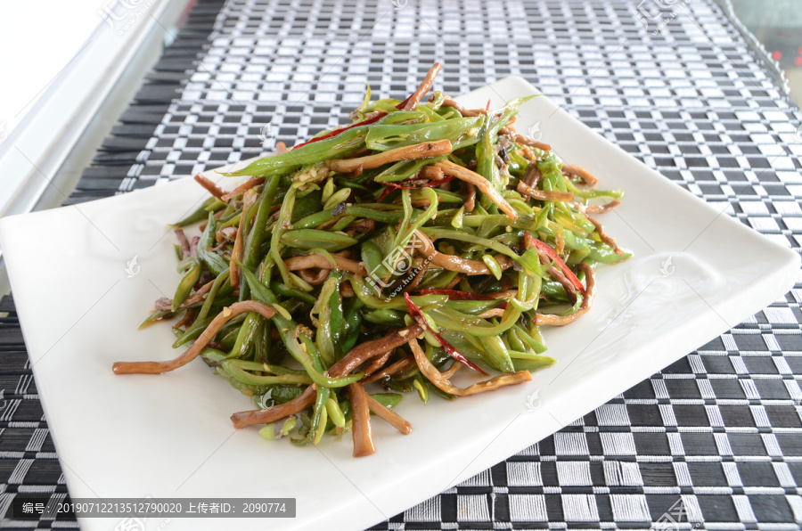 茶树菇炒芸豆丝