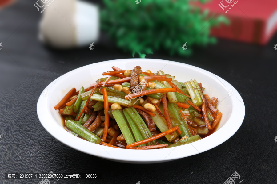 芹菜炒肉
