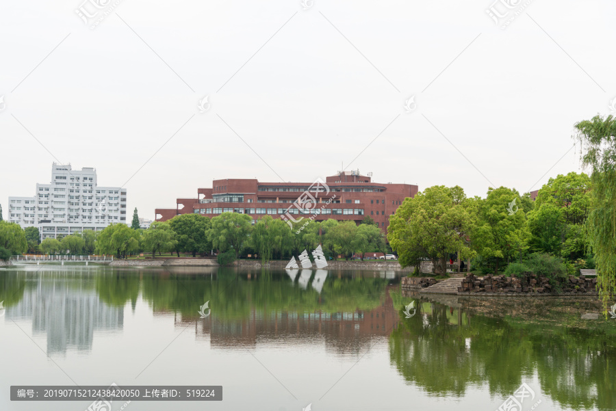 上海交大思源湖