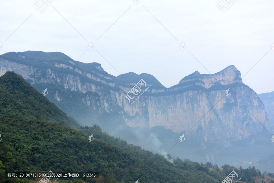 湖北省恩施大峡谷景区群山