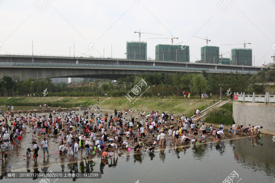 夏日嬉水