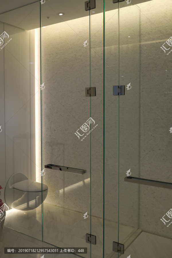 透明玻璃卫生间