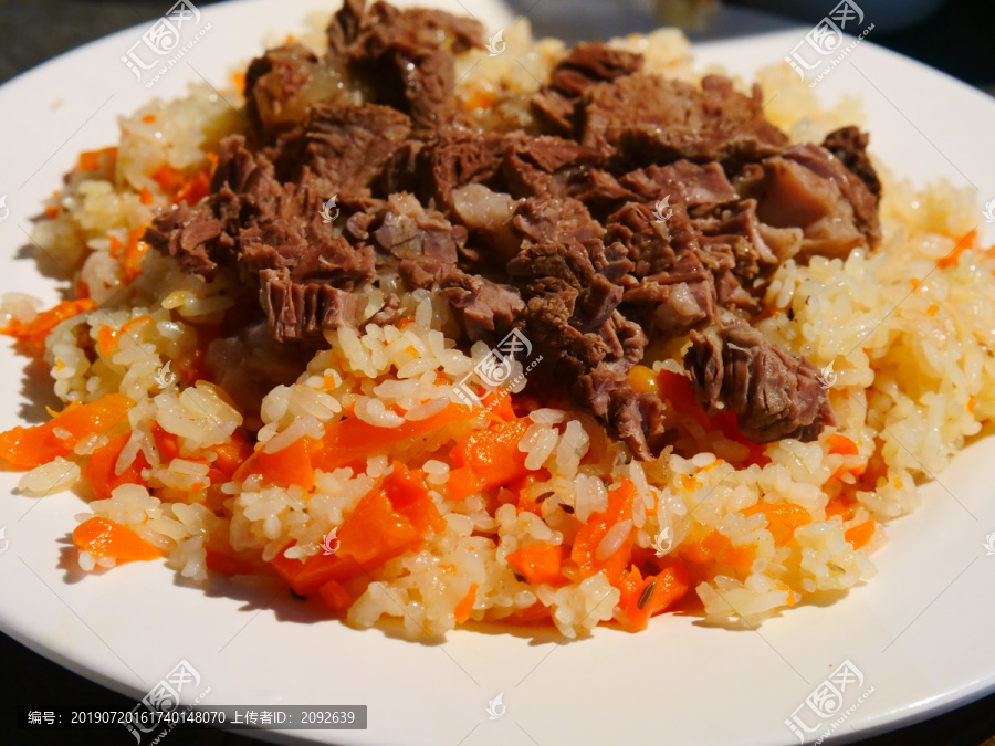 新疆美食碎肉抓饭