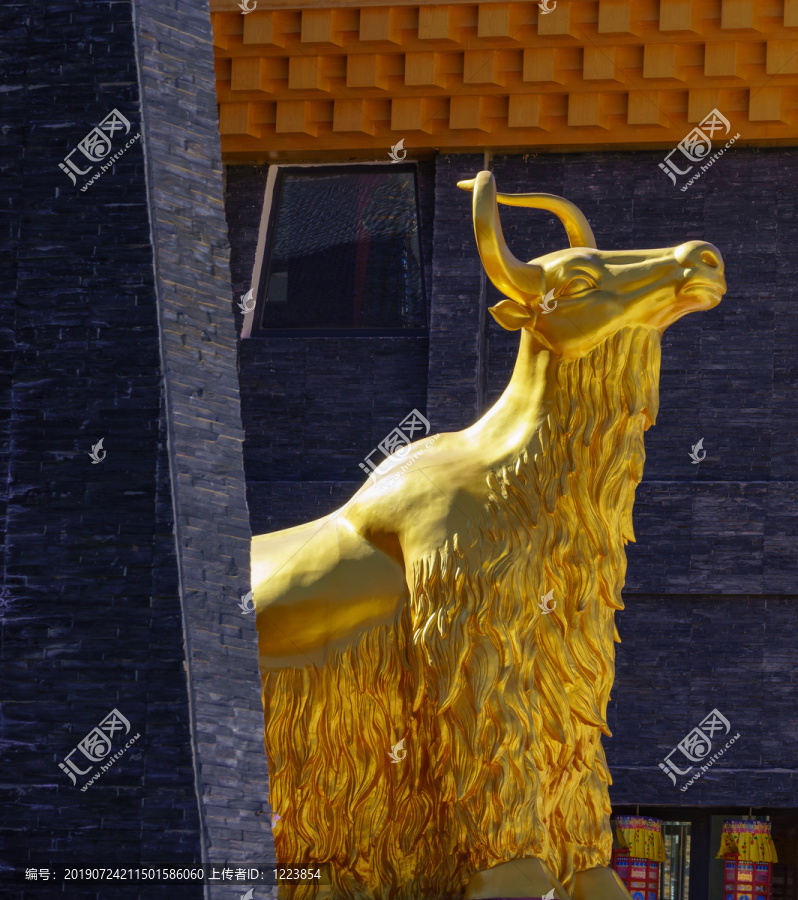 金色牦牛雕塑