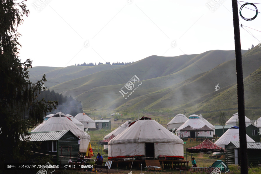 群山峻峭