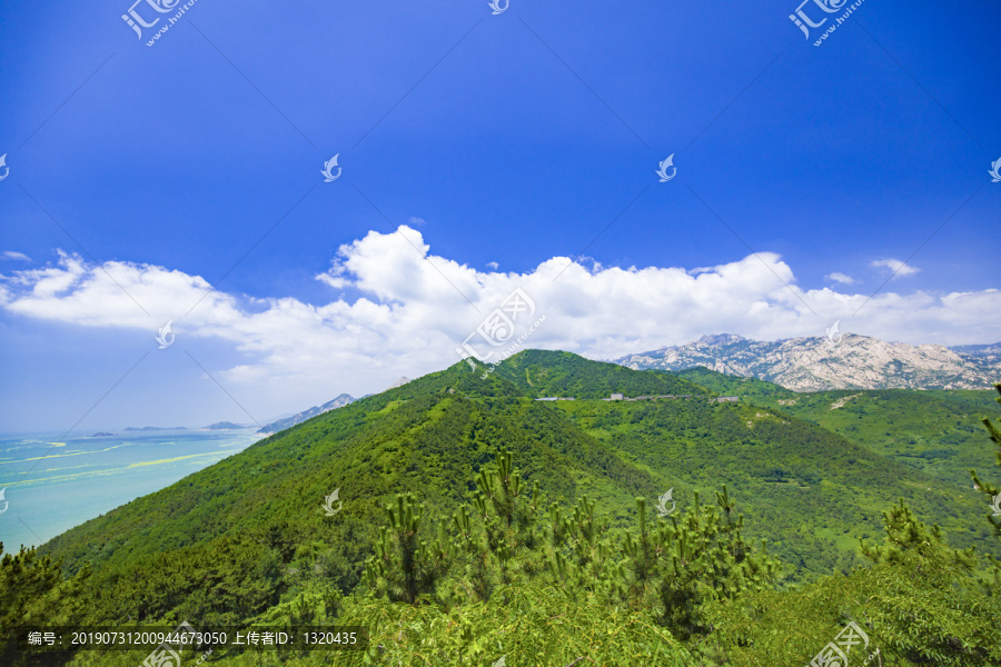 蓝天白云高山大海崂山