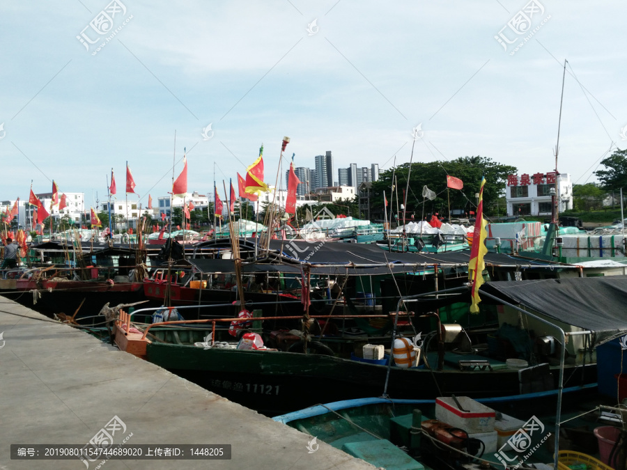 琼海潭门海边码头渔船