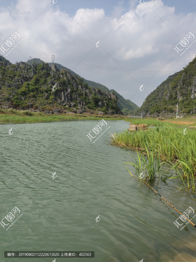 高山河流