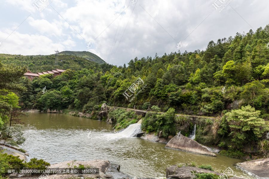 九鲤湖