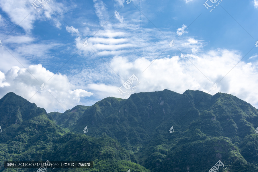 青山和白云