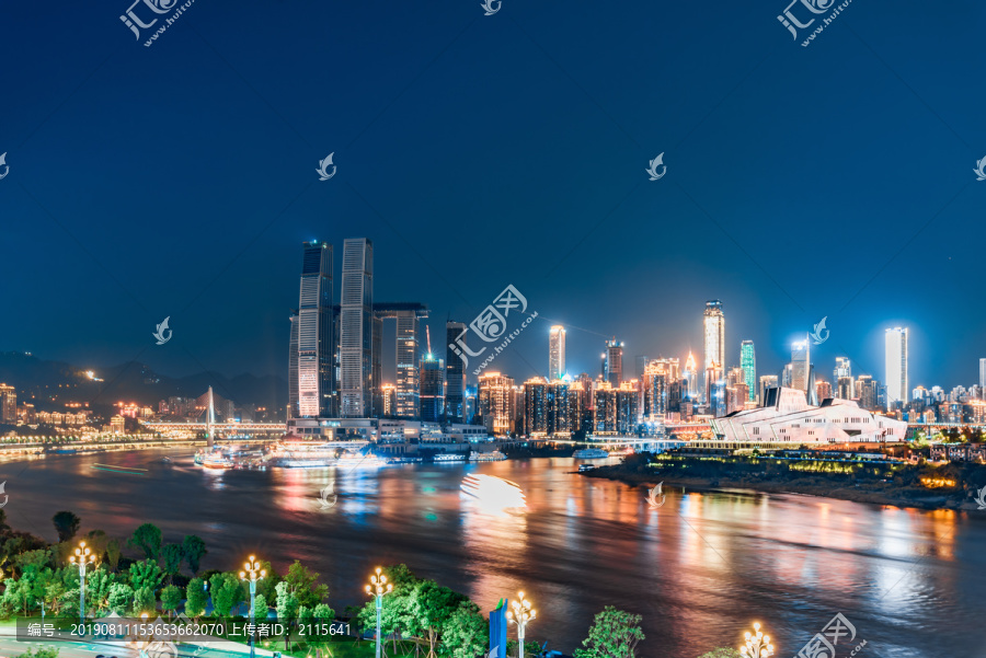 重庆渝中半岛与重庆大剧院夜景