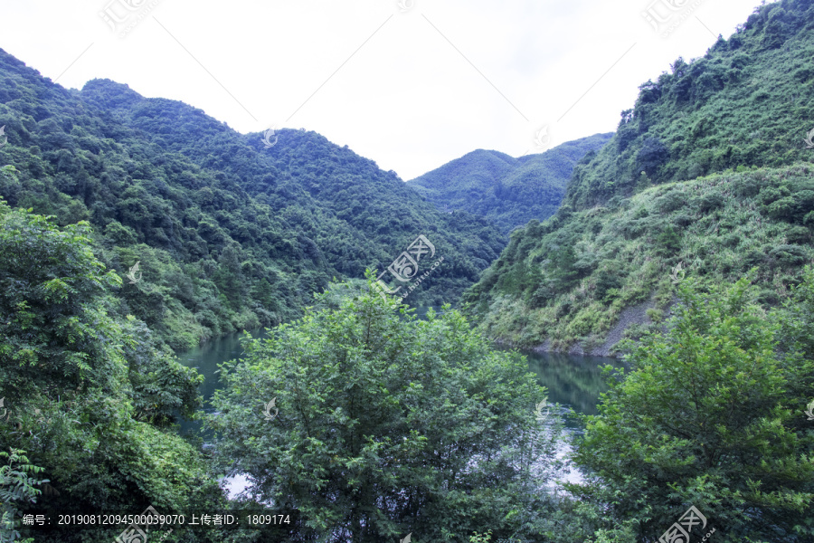 湖区山景