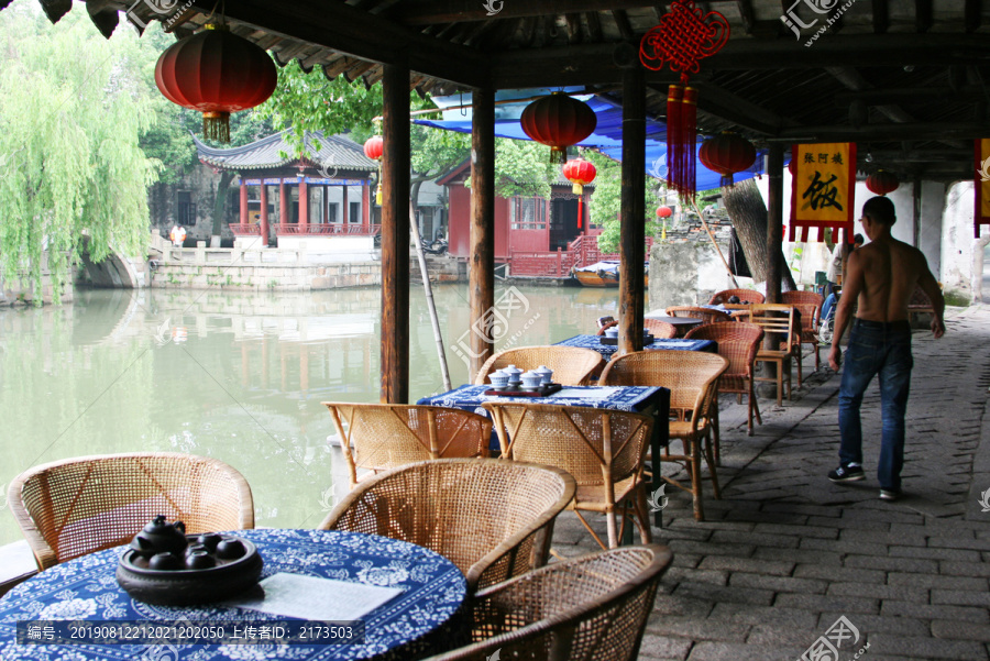 河边餐馆
