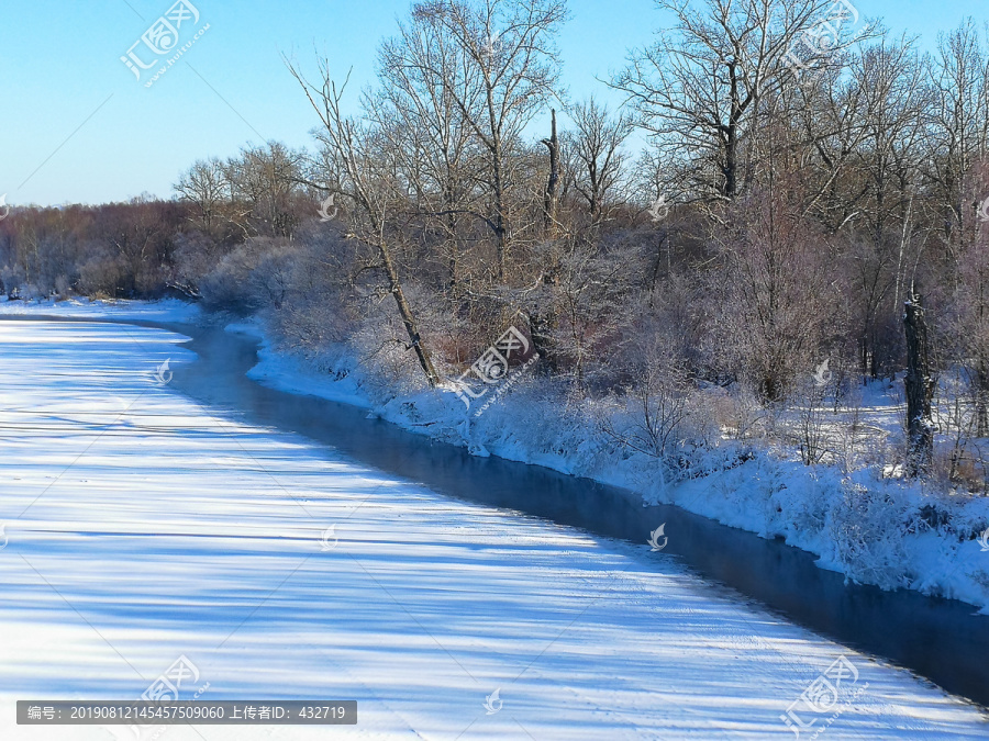 冬季河流冰雪森林