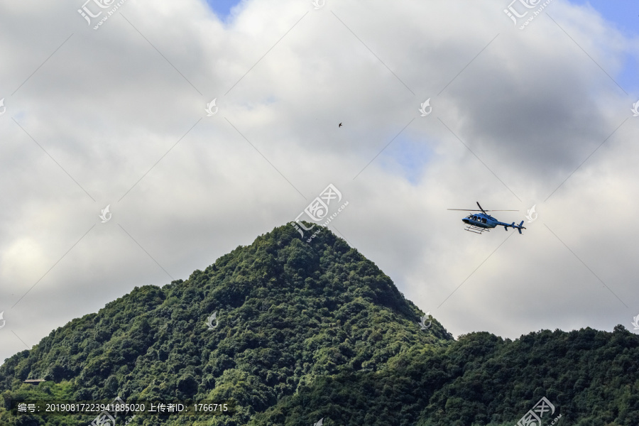 中国甘肃省天水市麦积山石窟风光