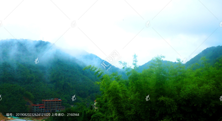 雨后山中云雾