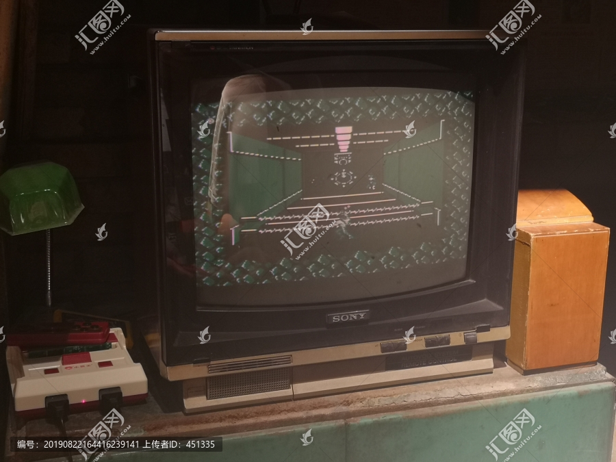 小霸王游戏机老式电视机
