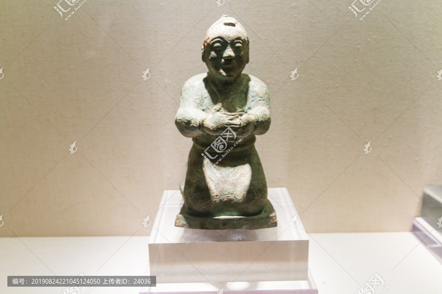 上海博物馆战国青铜俑