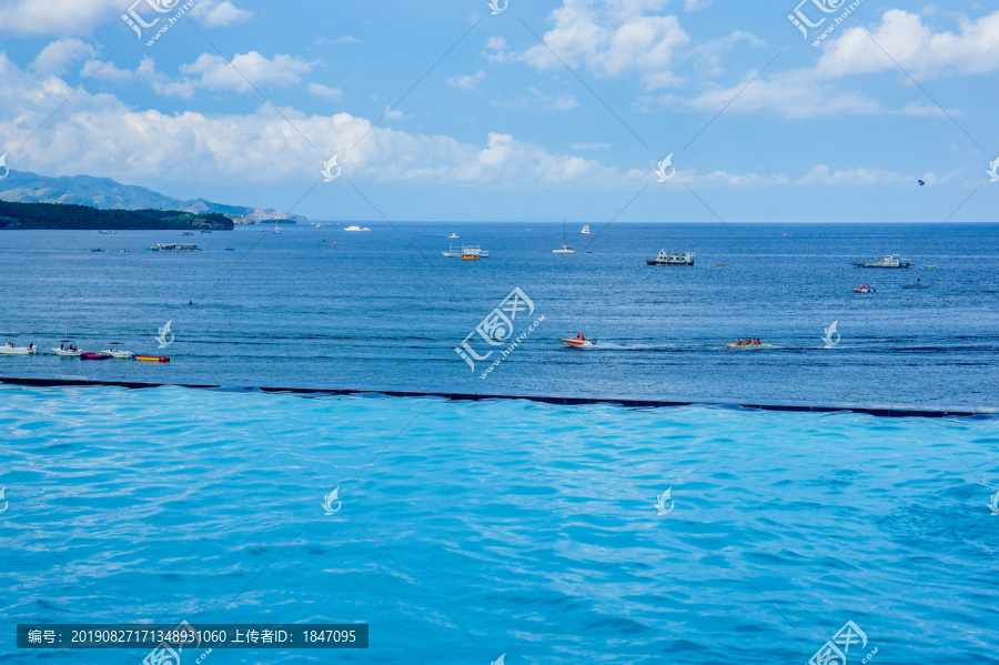 碧海蓝天水天一色