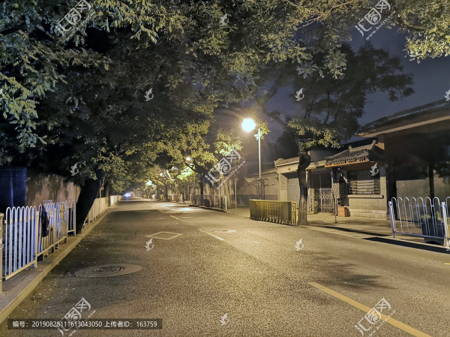 夜晚的北京街道