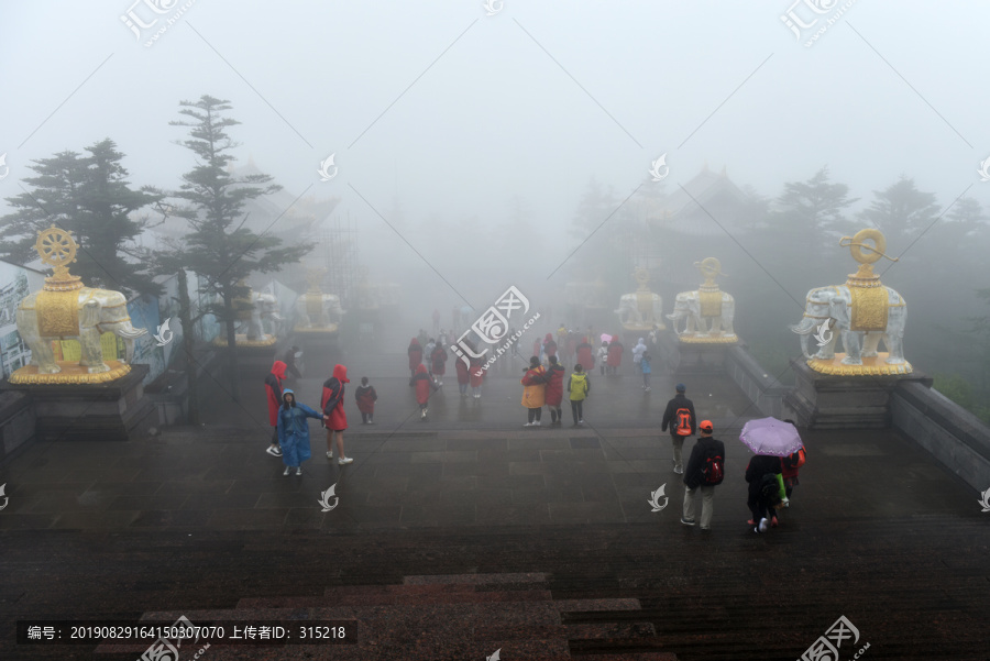 峨眉山游客