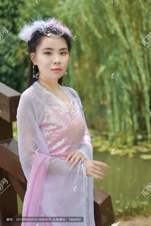 刁蛮公主古装摄影粉色古装美女