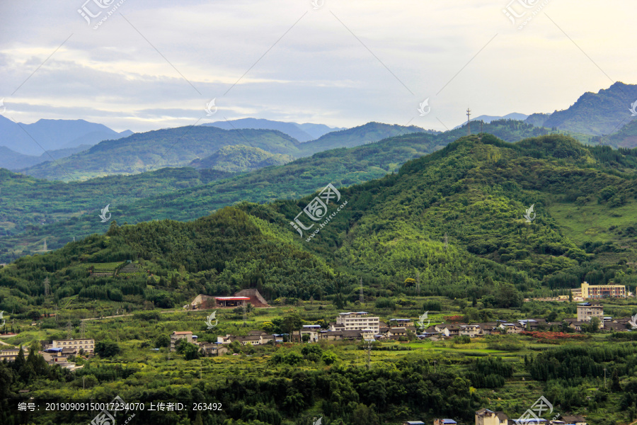 荥经小坪山