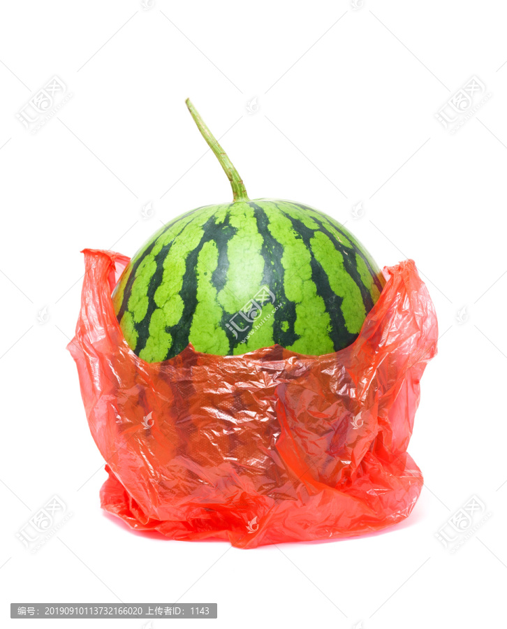 红色塑料袋里的西瓜
