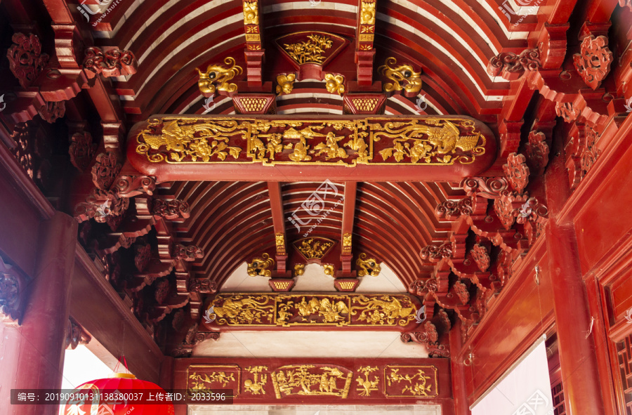 慈城城隍庙重檐硬山顶内部木雕图