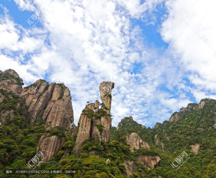 奇峰怪石