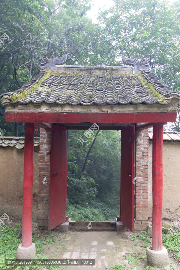 秦岭山寺山门