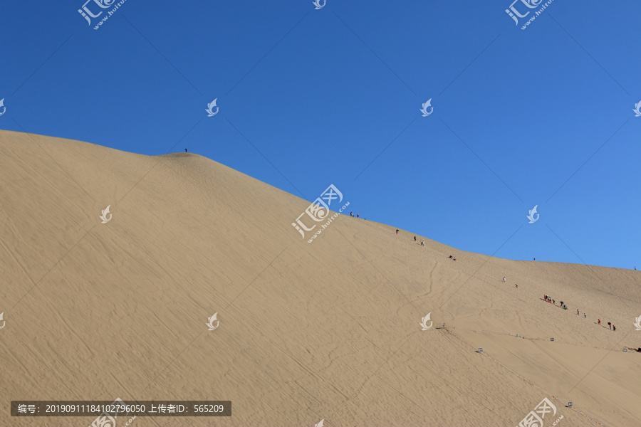 鸣沙山月牙泉