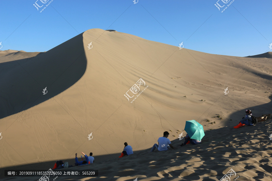 鸣沙山月牙泉