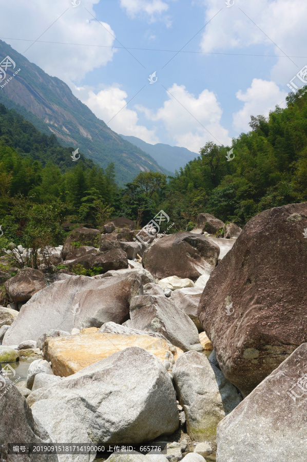 高山流水河床