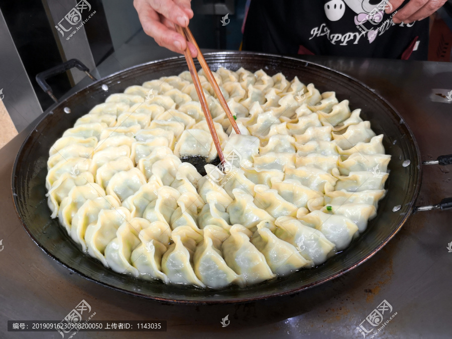 锅贴饺鲜肉煎饺
