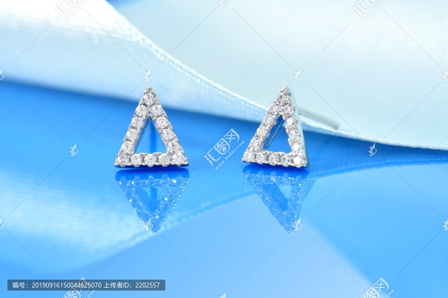 三角形水晶耳钉