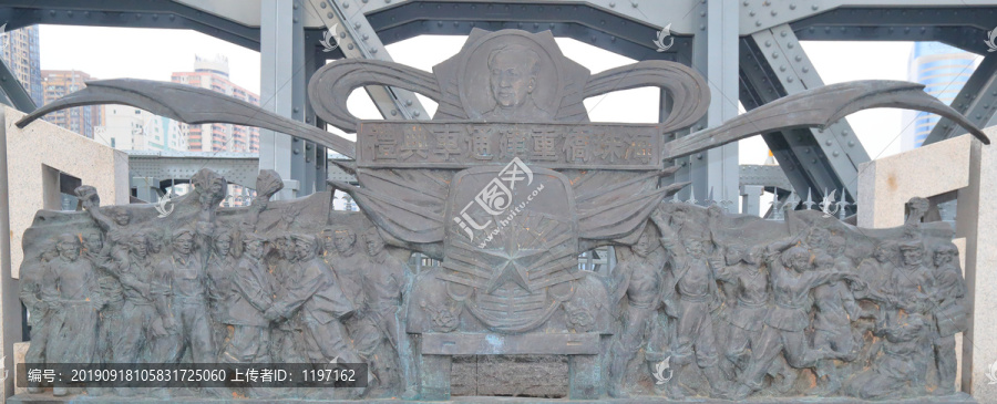 广州海珠桥上的雕塑