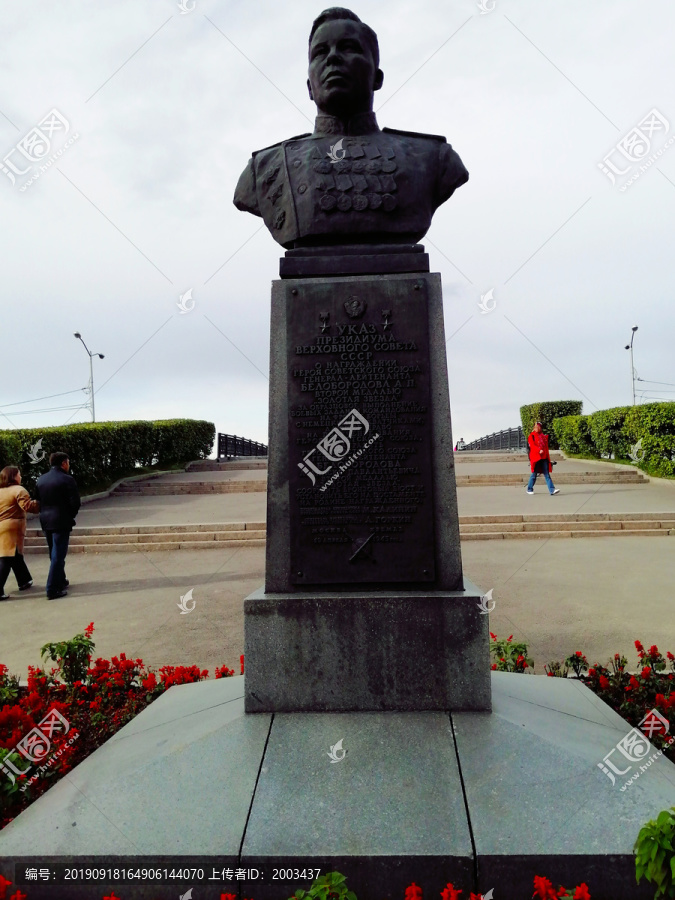 别洛博罗多夫纪念碑