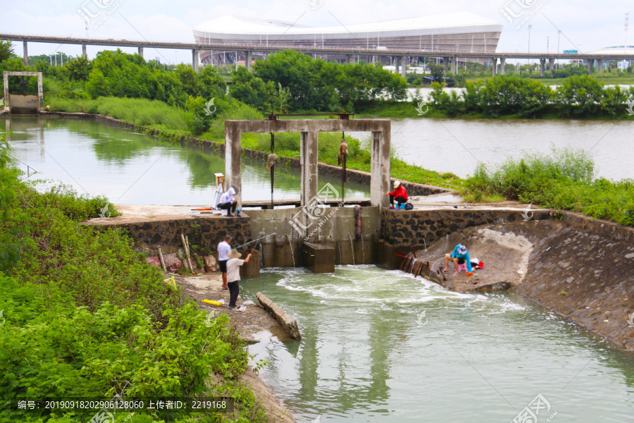 水坝