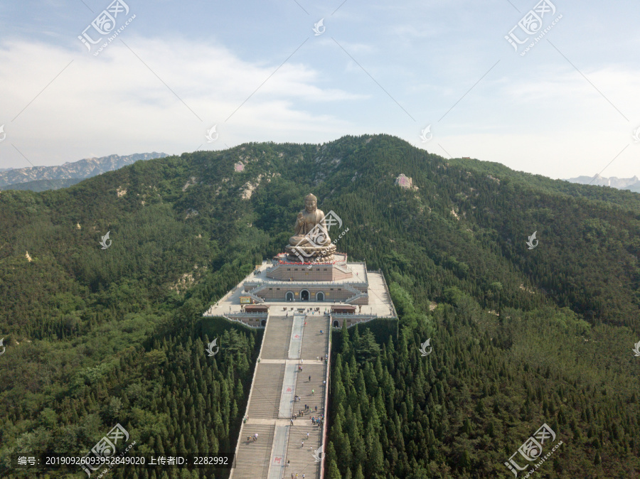 烟台南山景区南山大佛