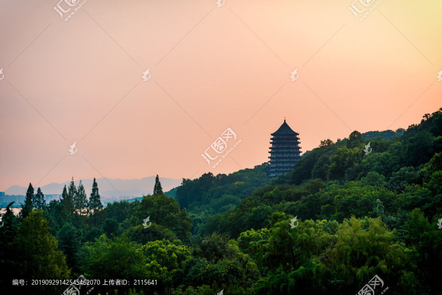 杭州西湖景区六和塔黄昏