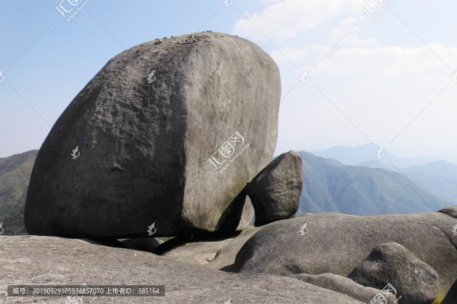 梁野山古母石