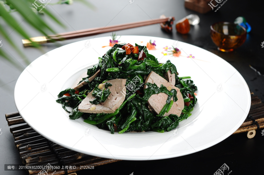 菠菜拌羊肝