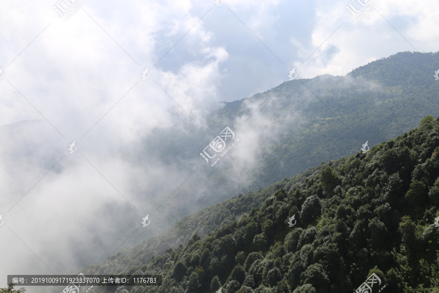 巍峨的大山